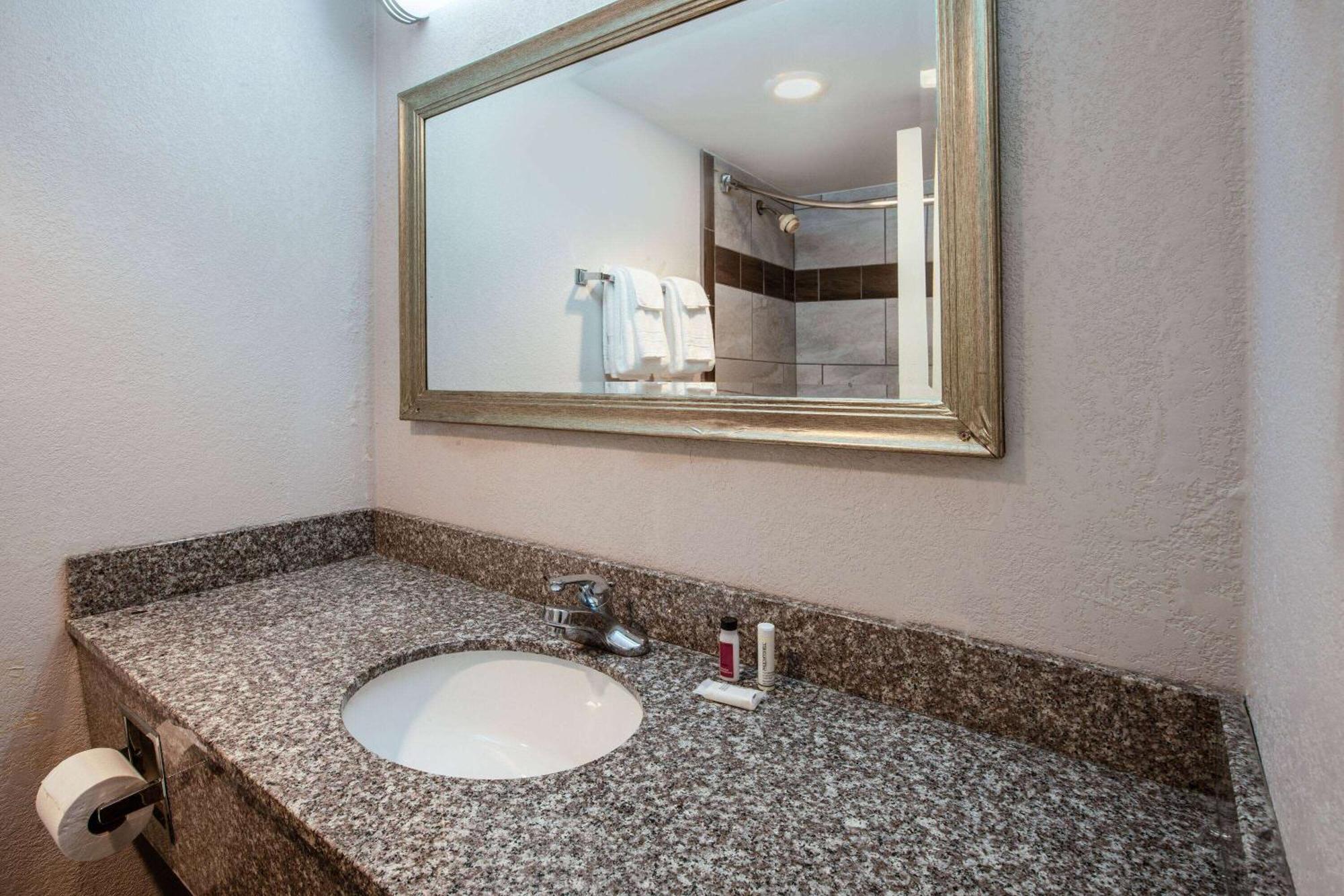 Baymont By Wyndham Northwood Motel Ngoại thất bức ảnh